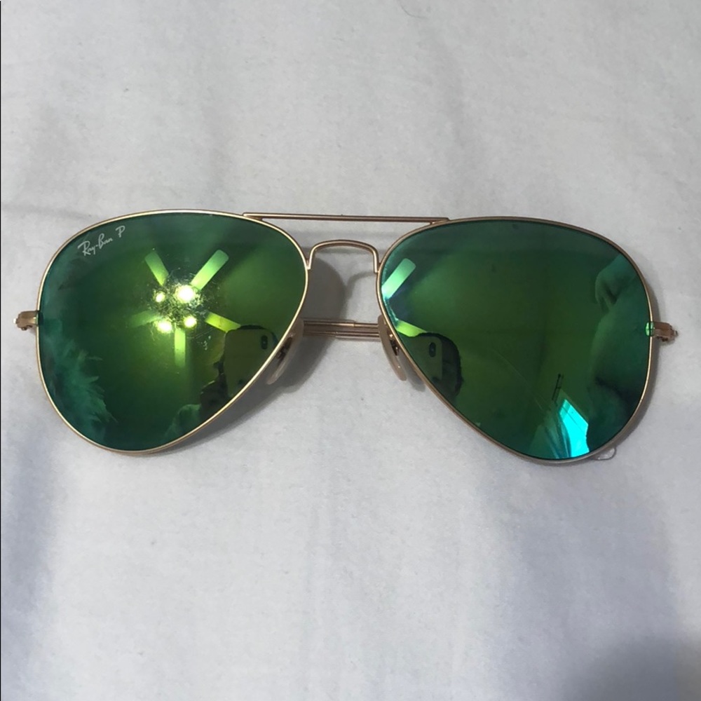 Grey aviator Ray bans